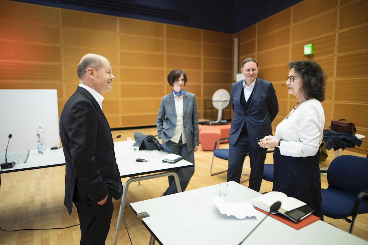 Foto: Olaf Scholz im Gespräch mit Jutta Allmendinger, Carsten Brosda und Susan Neiman