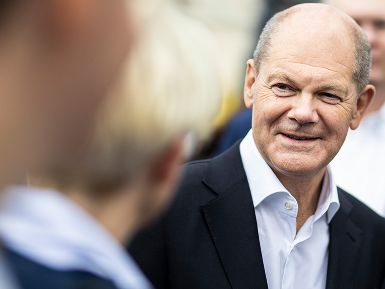 Foto: Olaf Scholz im Gespräch