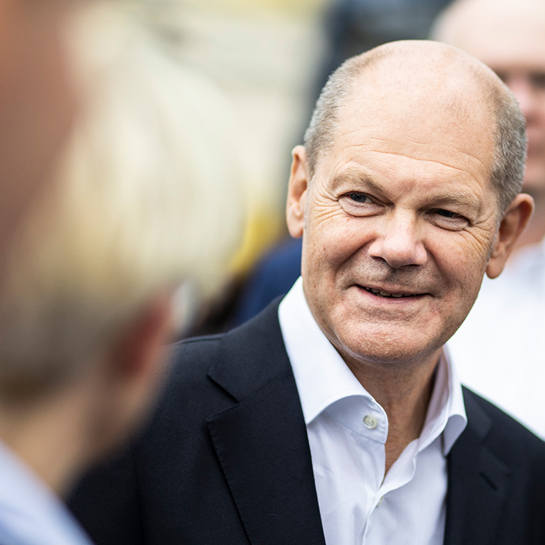 Foto: Olaf Scholz im Gespräch