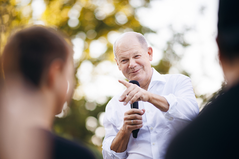 Foto: Olaf Scholz im Gespräch