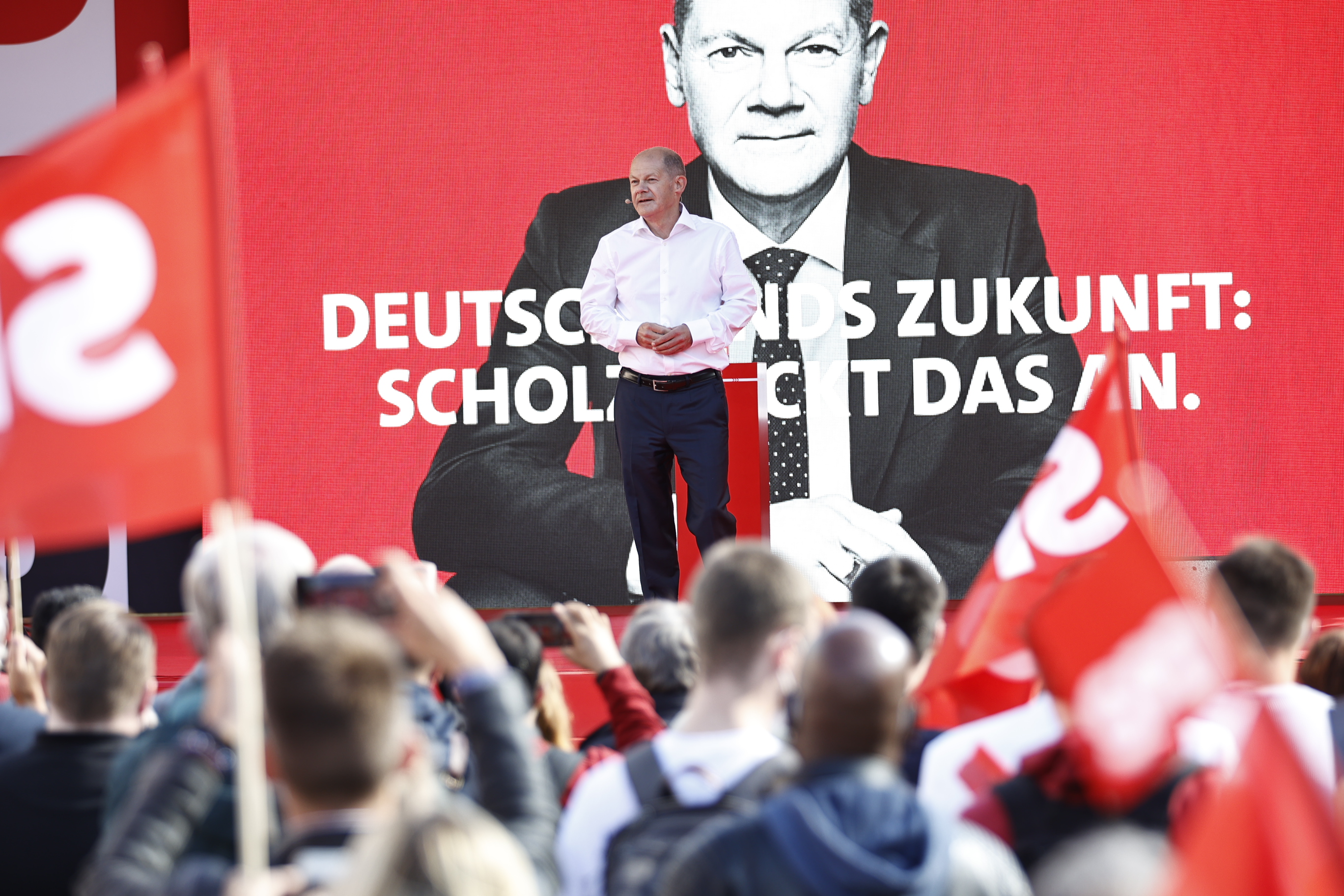 Olaf Scholz beim Wahlkampfauftritt auf dem Berliner Bebelplatz